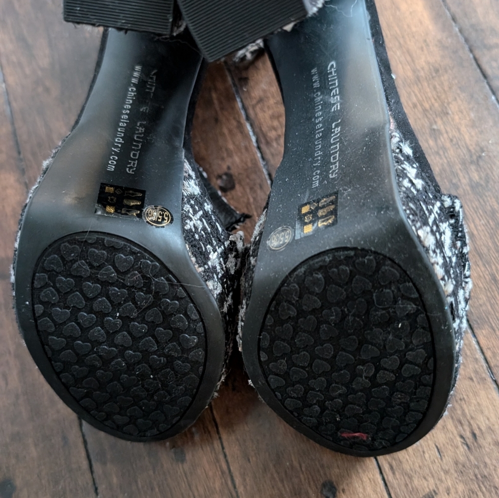 Sandals - Picture 3 of 3